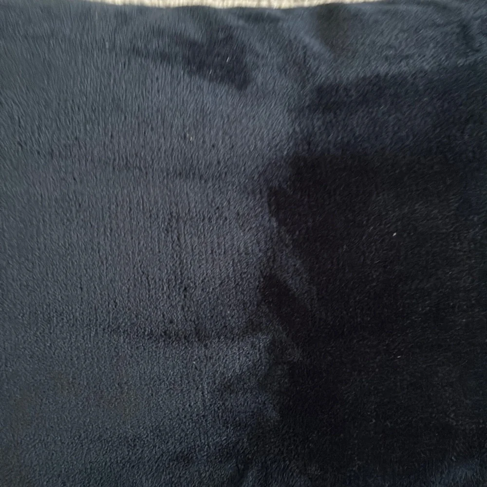 1‎ UGG Navy and Cream King Size pillow cover Preowned. Good Condition.